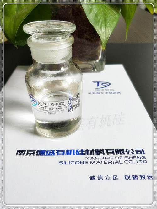 消泡劑DS-8800具有優異的消、抑泡性能,可以在泡沫產生后添加或作為抑泡組份加入產品中,消泡劑的添加量可為10~100ppm,最佳添加量由客戶根據具體情況試驗決定。
消泡劑產品可直接使用,也可稀釋后使用。如在起泡體系中能充分攪拌分散,可以直接添加,無需稀釋,如需稀釋,按照技術人員提供稀釋方法進行,不可直接加水稀釋,否則容易出現分層破乳等現象,從而影響產品品質,因用水直接稀釋或其他不正確的方法加工或使用產品產生的后果,本公司概不承擔責任。