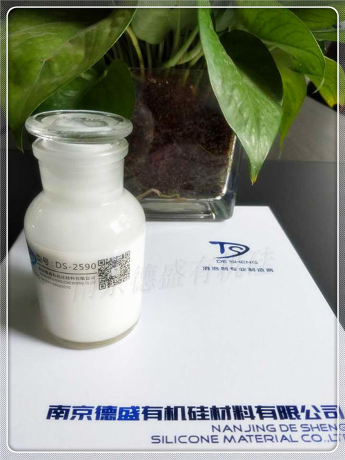 DS-2590消泡劑具有優異的消、抑泡性能,可以在泡沫產生后添加或作為抑泡組份加入產品中,消泡劑的添加量可為10~100ppm,最佳添加量由客戶根據具體情況試驗決定。
消泡劑產品可直接使用,也可稀釋后使用。如在起泡體系中能充分攪拌分散,可以直接添加,無需稀釋,如需稀釋,按照技術人員提供稀釋方法進行,不可直接加水稀釋,否則容易出現分層破乳等現象,從而影響產品品質,因用水直接稀釋或其他不正確的方法加工或使用產品產生的后果,本公司概不承擔責任。